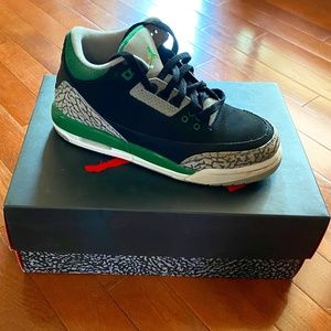 Nike, pine green Jordan’s size 5, excellent condition